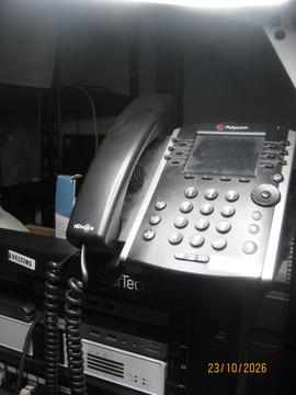 Polycom VVX rera-sip02 oben auf dem Rack